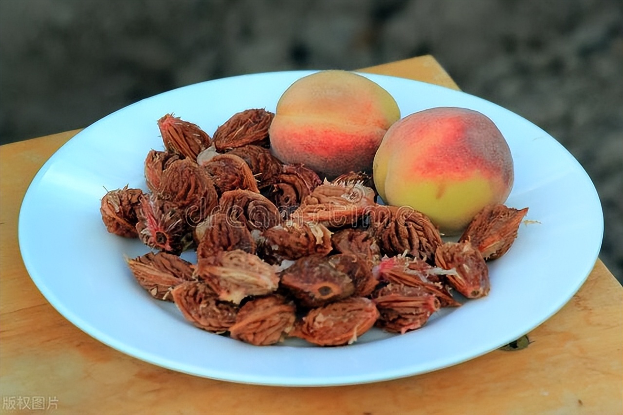 桃仁外用的功效与作用禁忌,燀桃仁的功效与作用是什么