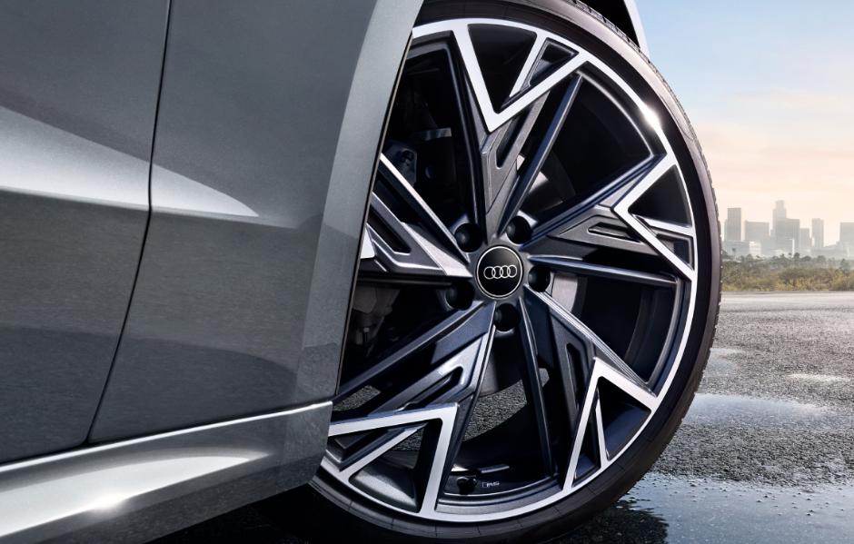 *局破**而来，上汽奥迪A7L携特别版车型重塑豪华新体验