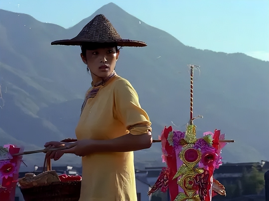 *窥偷**、*虐性**、不伦恋，这部90年代的电影戳破了压抑扭曲的人性欲望