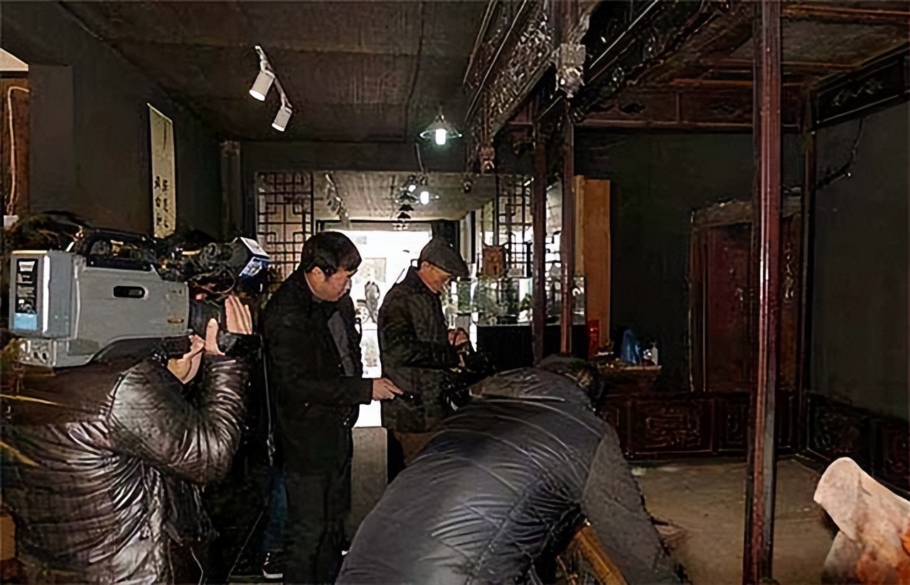 07年清宫3吨重“龙床”现身,专家称来历不简单,收藏者:5亿就卖