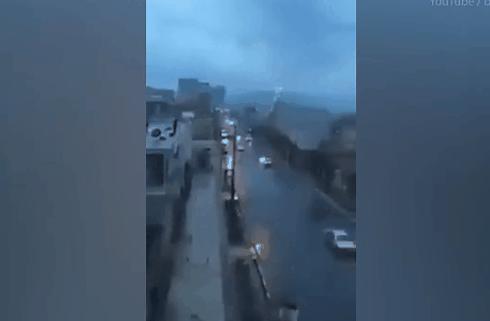 雷雨天开车有危险吗,雷雨天开电车回家危险吗