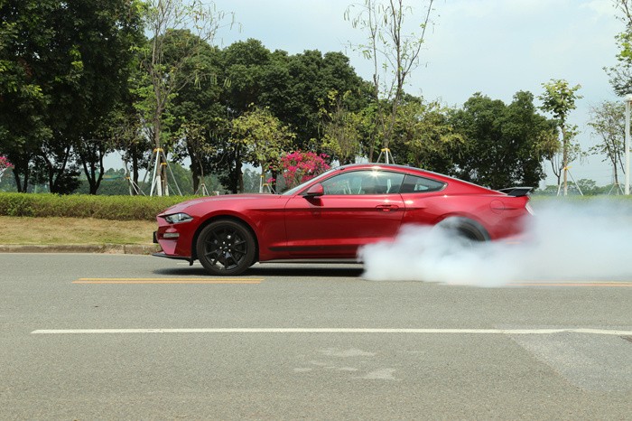 电动野马mustang,野马mustang电动什么时候能提车