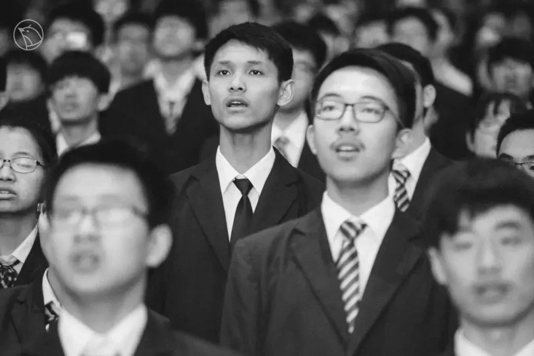 这个校园“*拍偷**狂魔”,拍下了95后的绝版青春