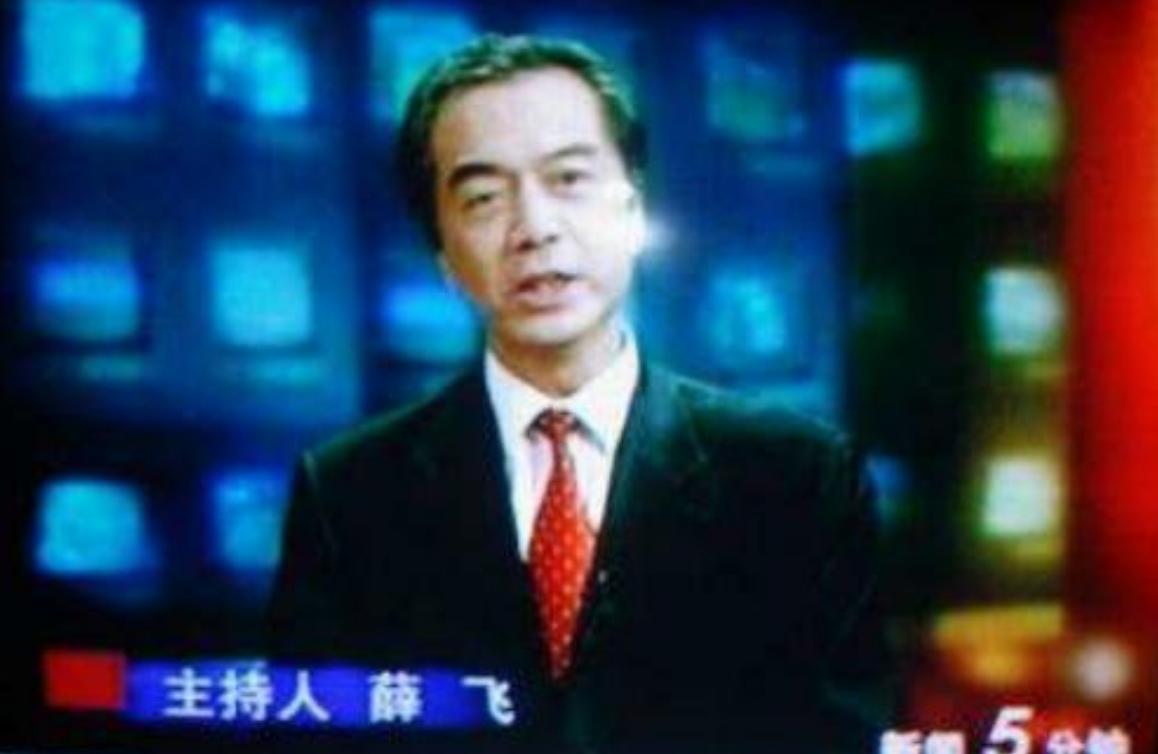 薛飞：34岁辞职央视，出国摆地摊，43岁回国教书，儿子是他的骄傲