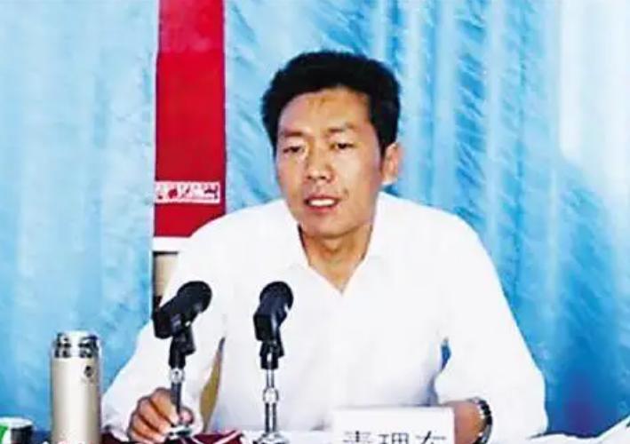 戏精贪官：为当清官让母亲去捡垃圾，还让下属假扮“黄羊”