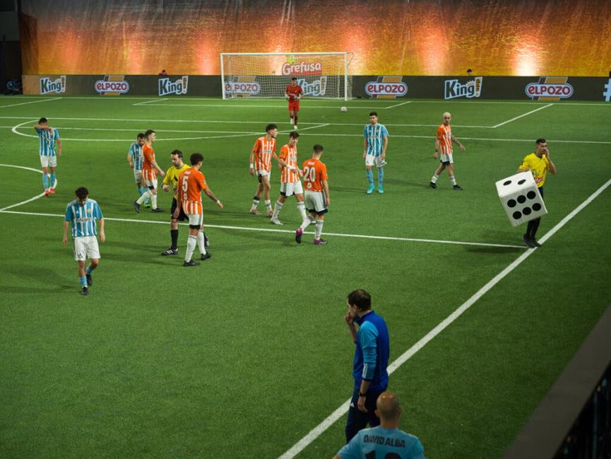 用网红做一个足球联赛能赚钱吗