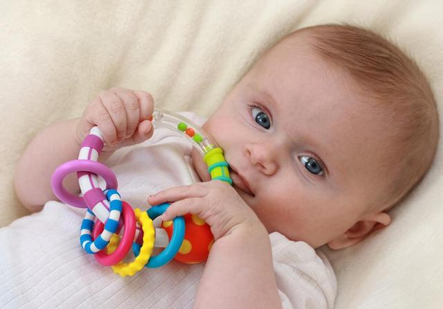 宝宝为什么喜欢吃纸和玩纸,宝宝喜欢吃纸和棉花怎么回事