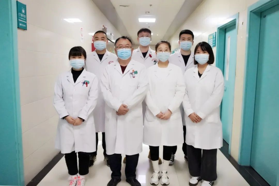 致敬公司的摄影师,美女致敬摄影师视频