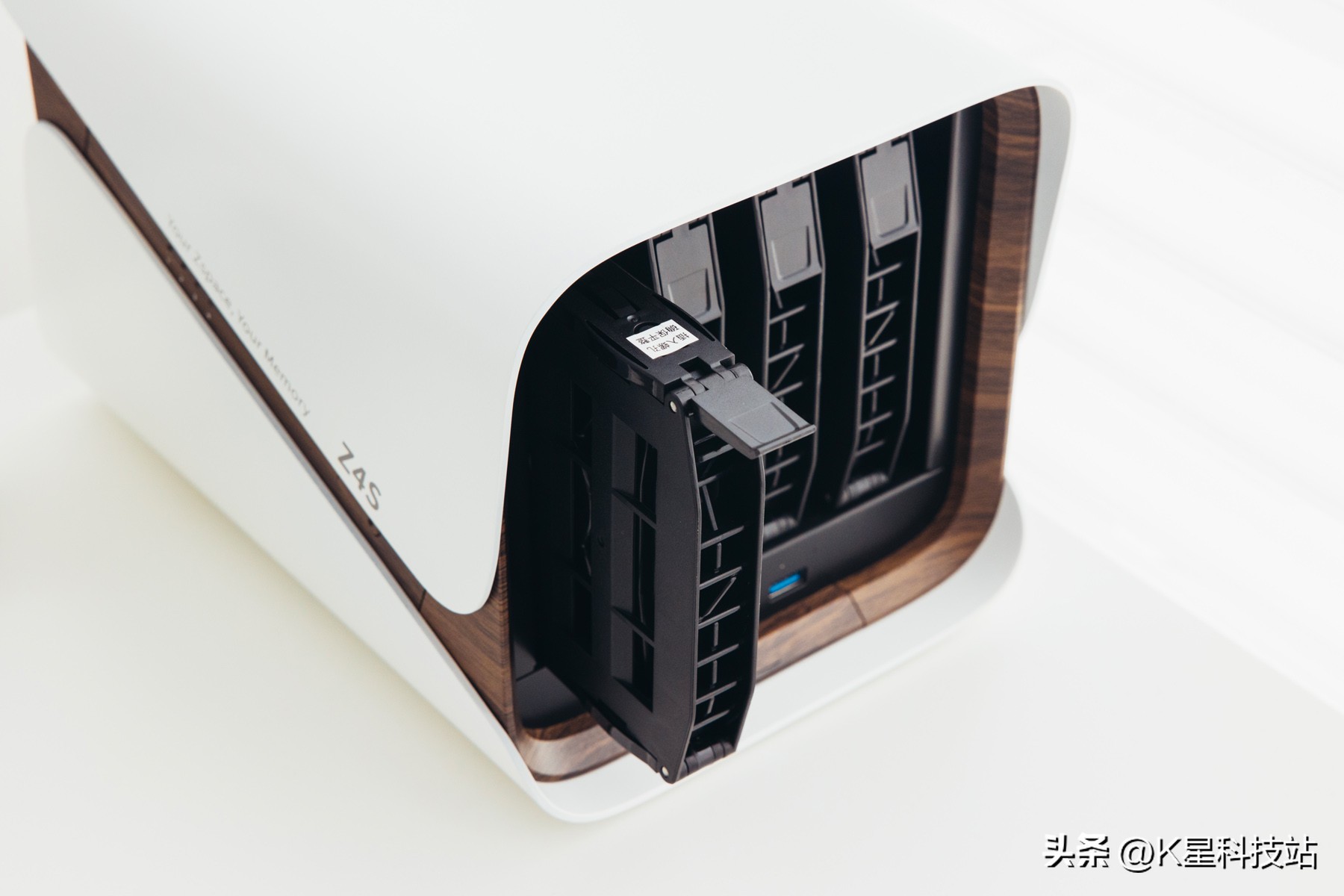 轻松玩转影音娱乐，适合小白使用的NAS，极空间Z4S深度体验
