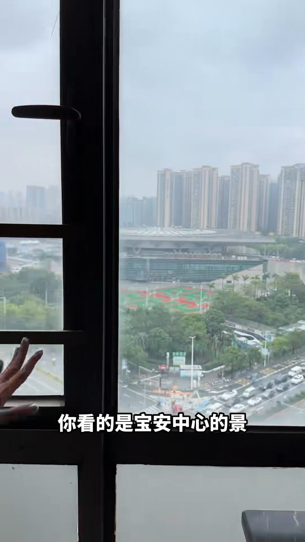 香港明星被曝搬离豪宅,香港51岁女星定居深圳