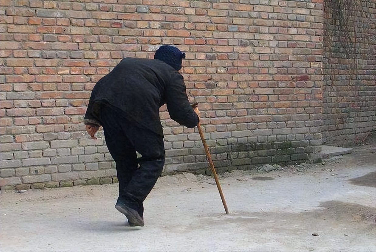 腰背疼半年没好,治疗腰背酸痛的方法