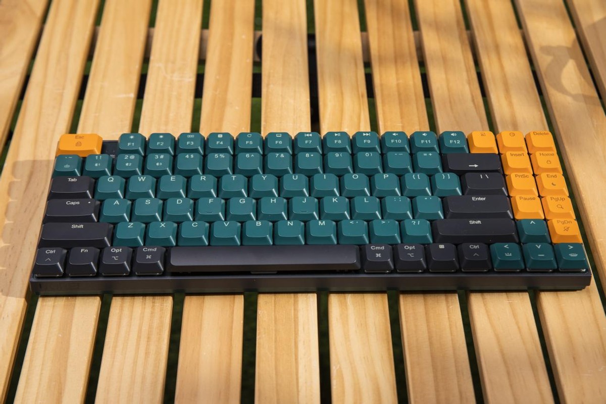 办公界的“Office”来了?绿联ku102矮茶轴机械键盘上手体验