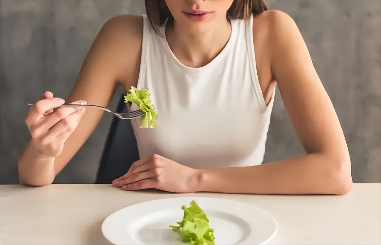 女人40岁后要多善待自己，常吃四种“零嘴”，补充“天然”雌激素