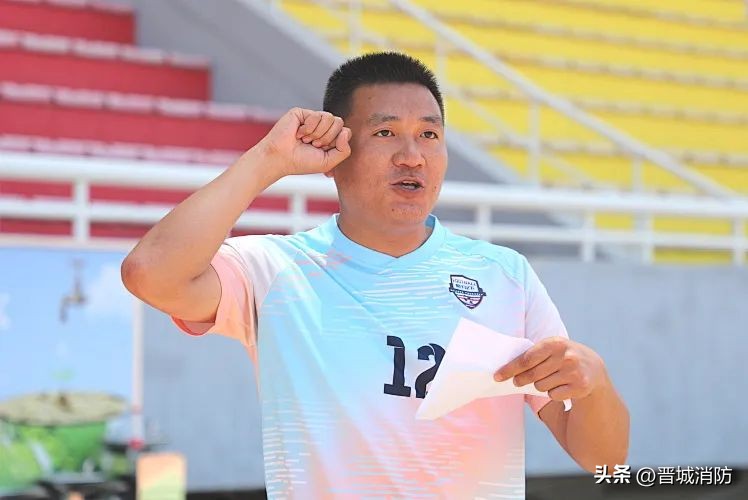 绿茵场上展风采,绿茵场上