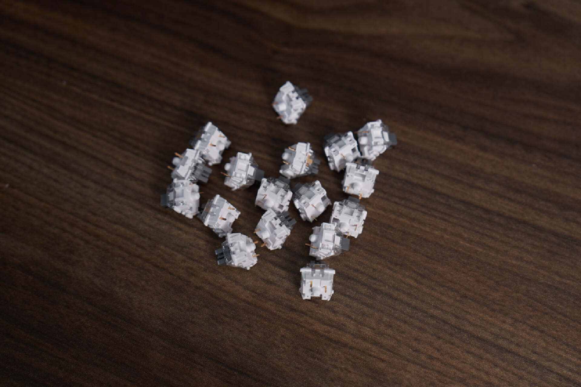 渴创V4键盘套件，除了不是无线连接，性价比很高