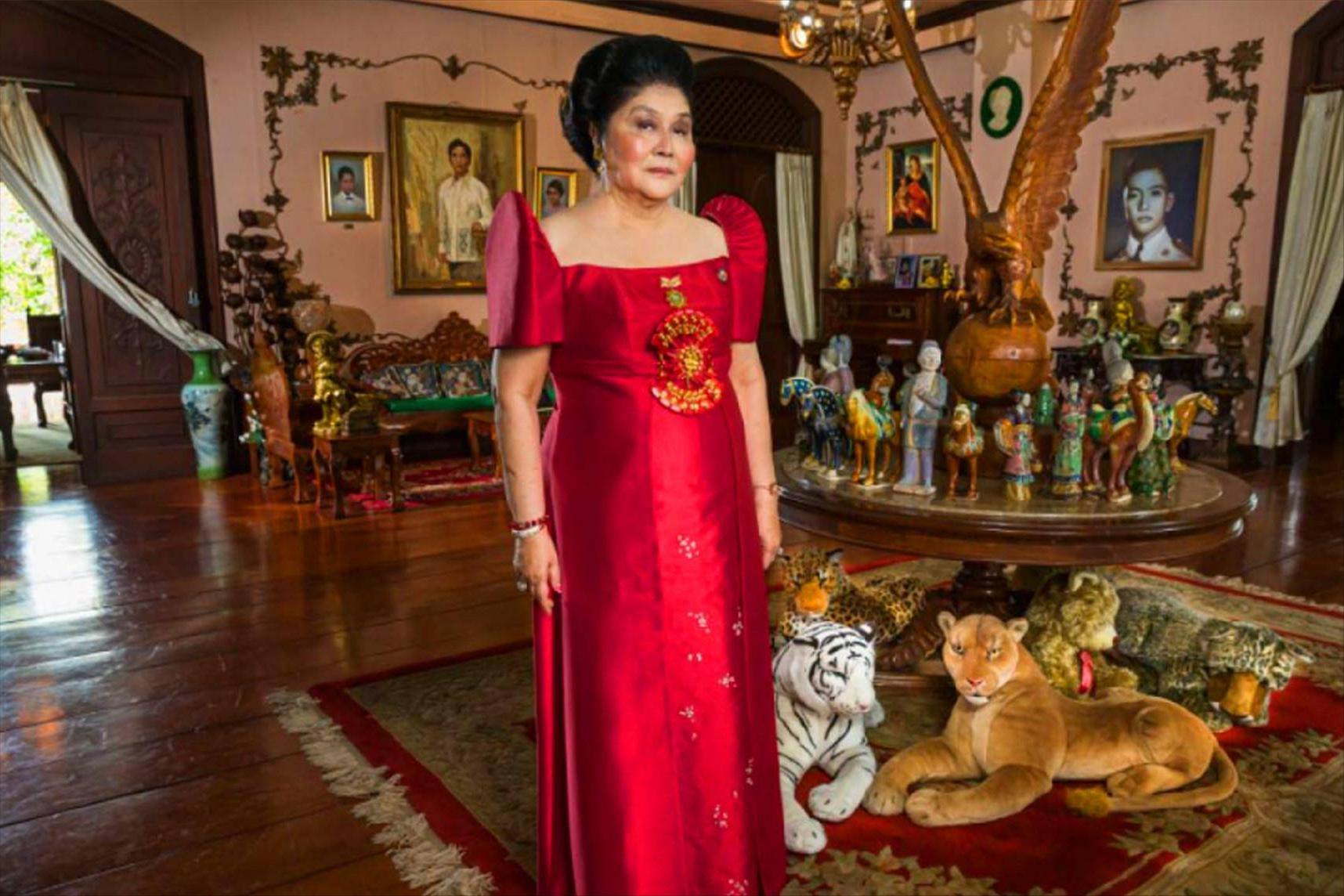 世纪巨贪马科斯,独裁统治20年,狂贪数百亿美元家中黄金成吨