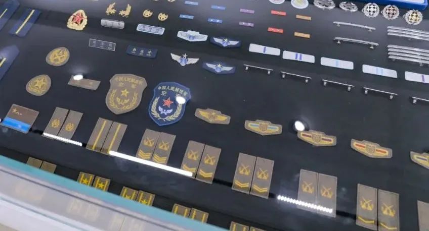 部队被装开箱,部队被装