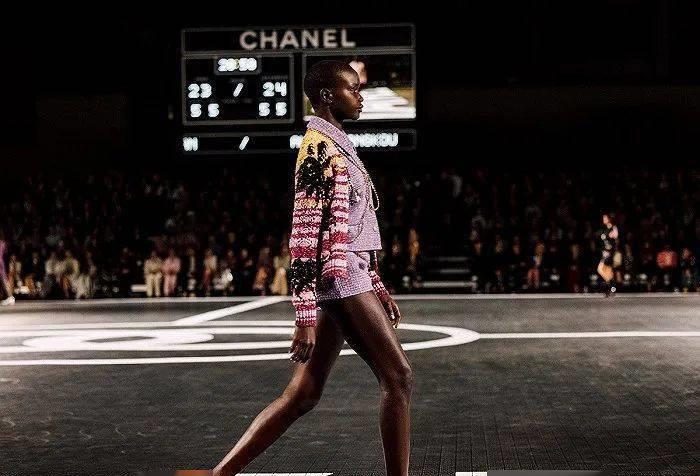 香奈儿经典迷你手袋保值吗,香奈儿的2.55手袋横空出世