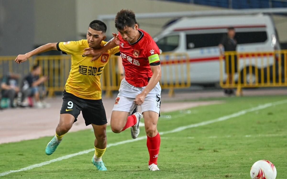 留洋一圈就飘了，骂教练、骂队友，没有他不骂的！被弃用就是活该