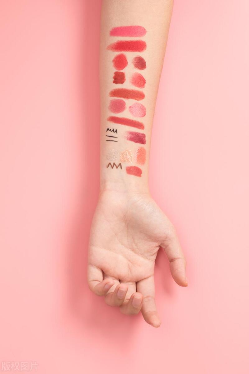 口红在哪里试色最接近唇色,口红试色正确步骤图片