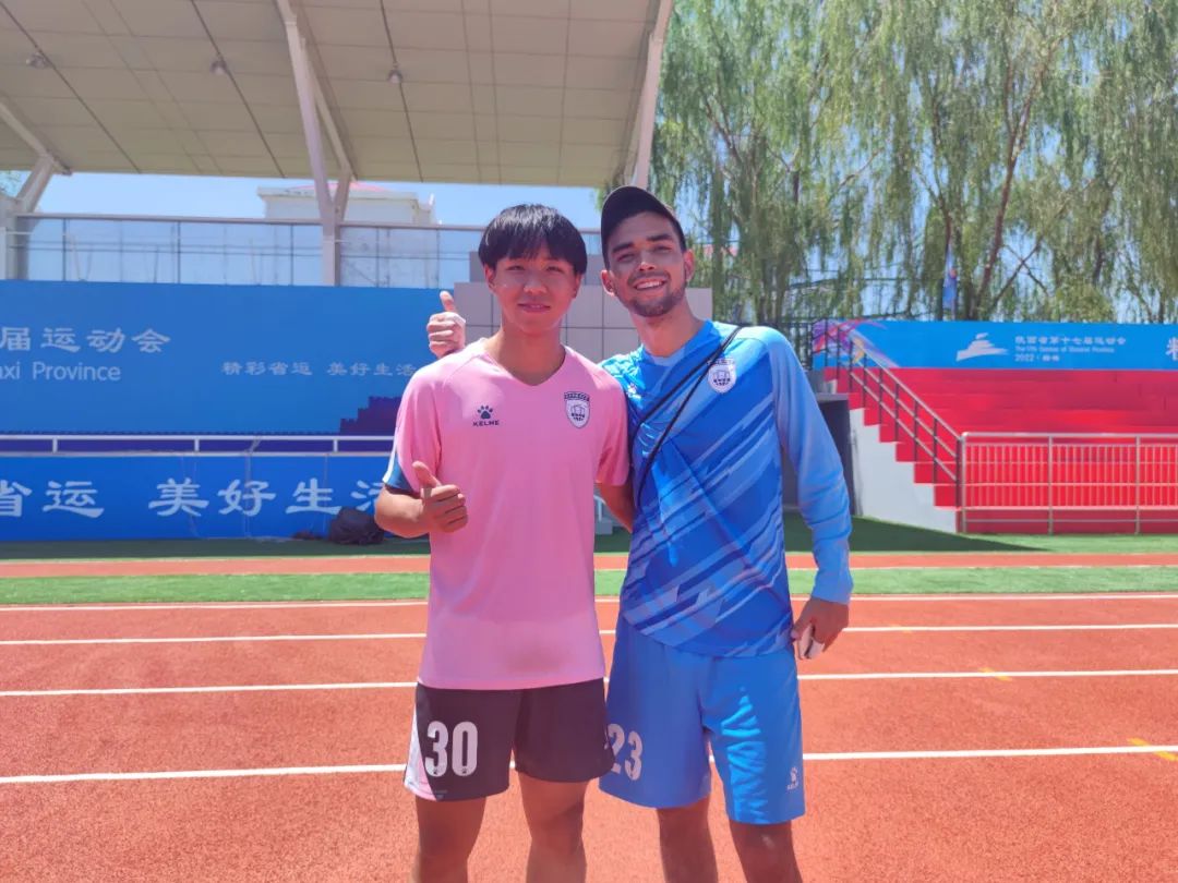 足球少年丨西安外国语大学杜真方：往前走，朝着光