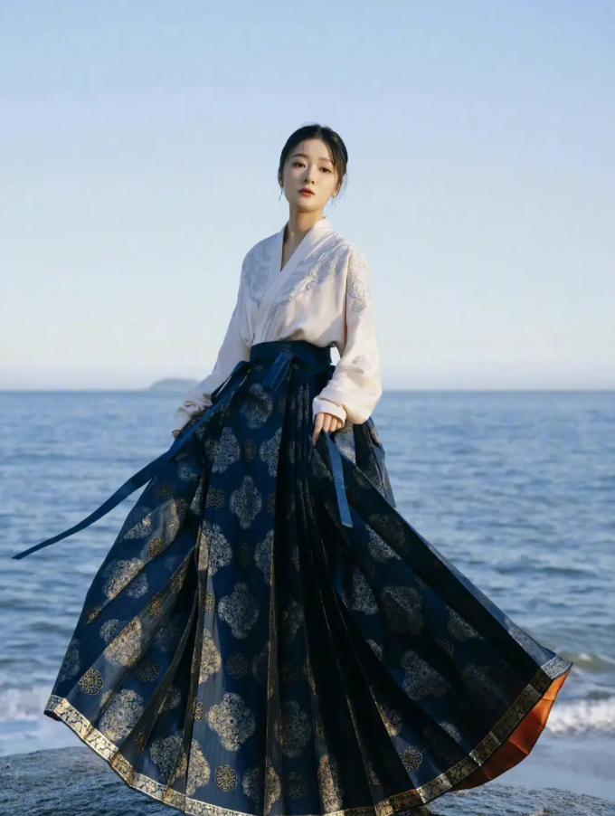 姣斿熀灏兼吵琛ｅ鍥芥槑鏄熼伄鑲夌┛鎼浘,鏄庢槦娉宠。澶栫┛闇茶叞椋庢牸