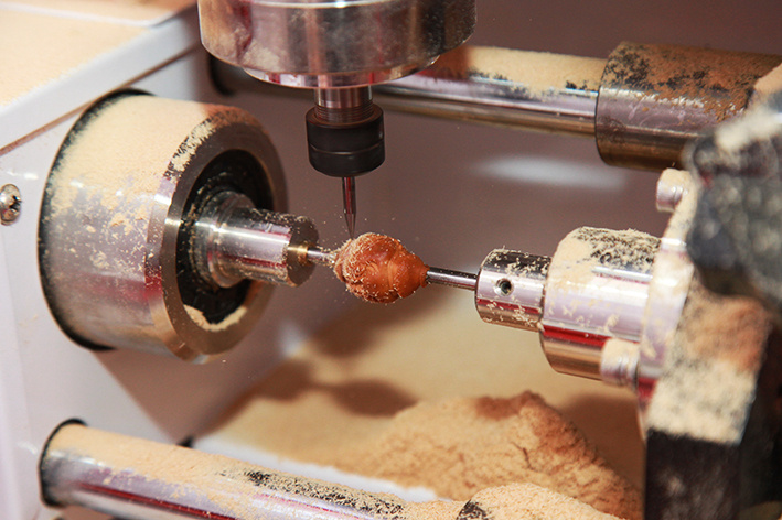 橄榄核雕方寸之间,舟山核雕方寸之间