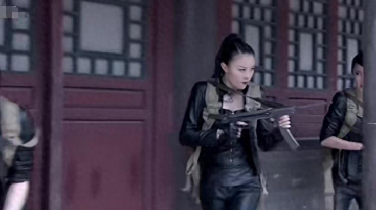 手撕*袜丝**，筷子夹胸，辣眼睛场景难忍受