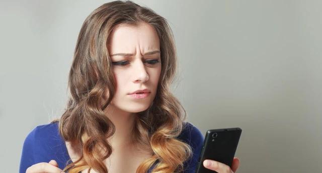 为什么看手机会频繁点头,经常看手机眼睛流泪是什么原因