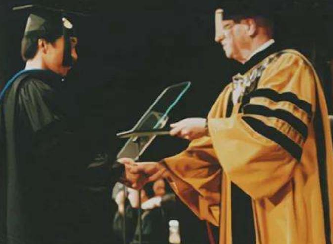 清华移民刷油漆跳桥,清华博士移民北美刷油漆