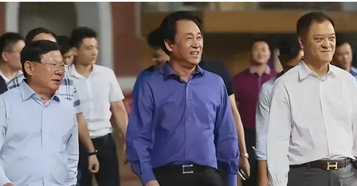 富豪家印养20控梯员年薪30万，你想知道为什么？