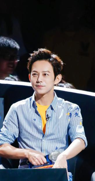 何炅出名前的心酸故事,何炅事件后哪些人对他伸出了援手