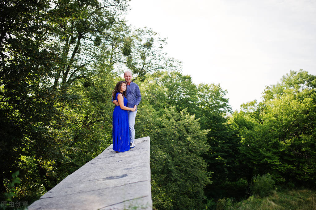 人一定要心存善念才能方得始终,人要心怀善念人生之路才会平坦