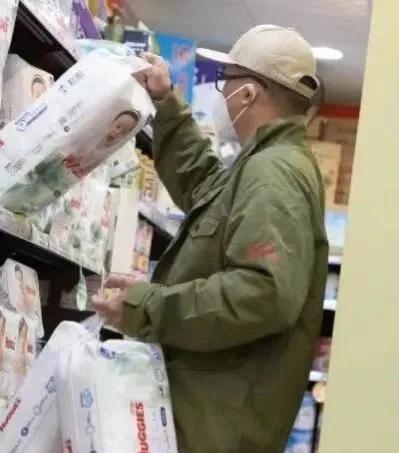 具俊晔给大s买纸尿裤,具俊晔低调现身卖场买纸尿裤