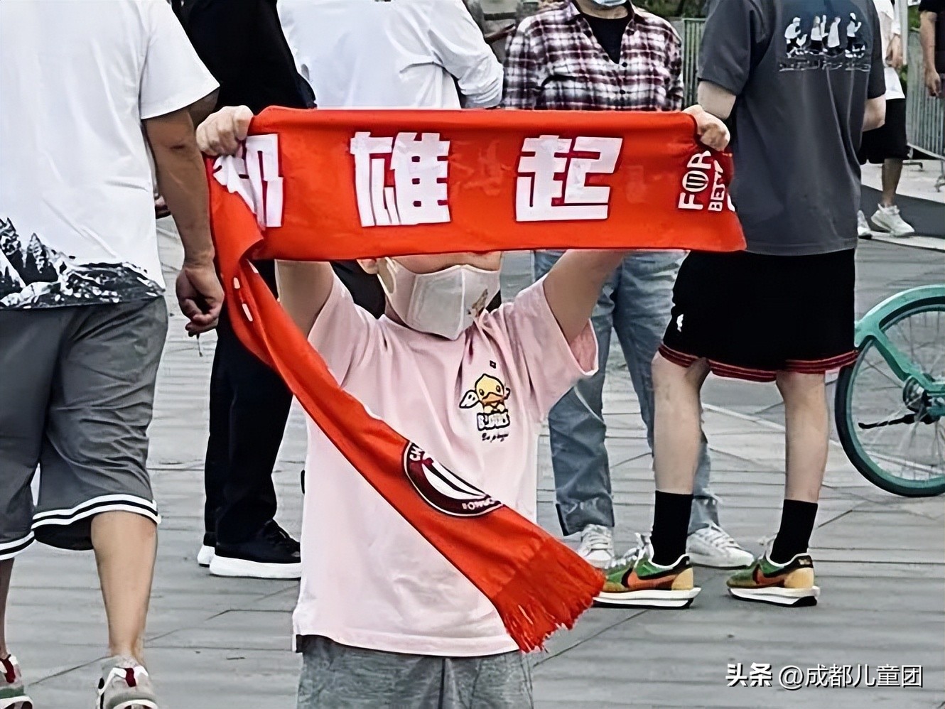 老球迷泪流满面,老球迷已泪流满面