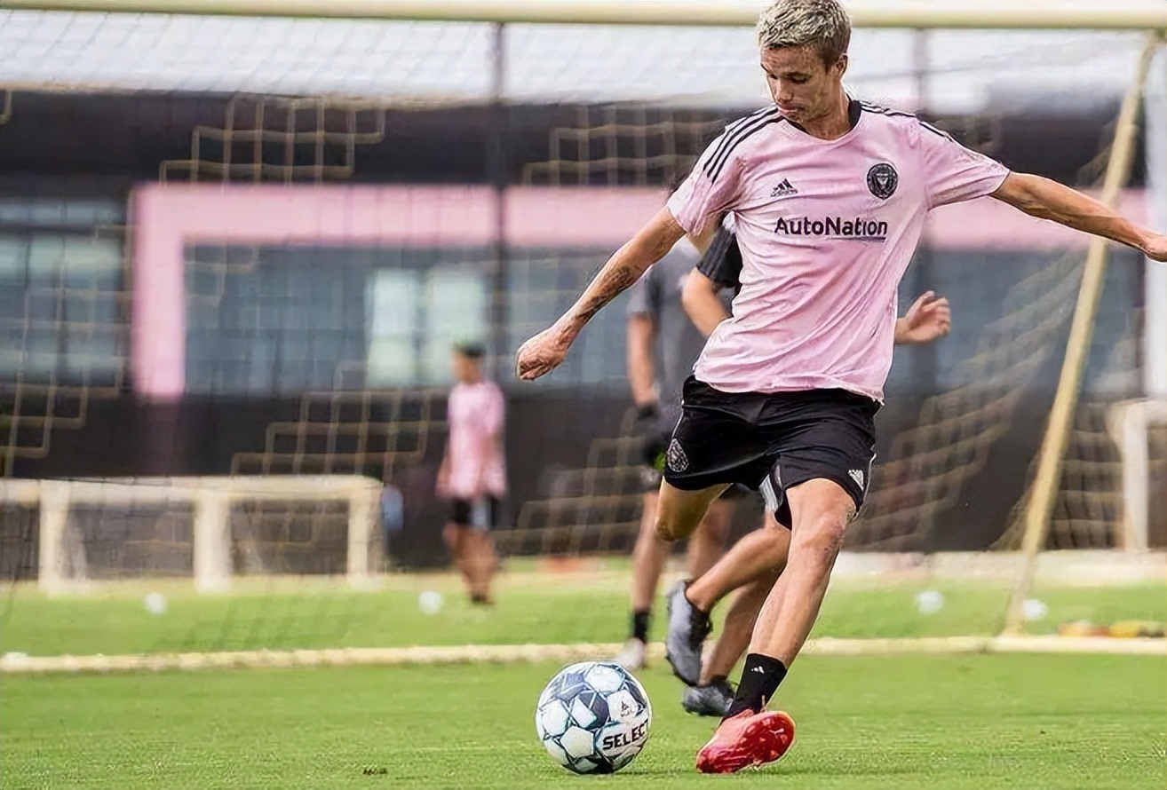 贝克汉姆四个孩子,贝克汉姆三个儿子颜值