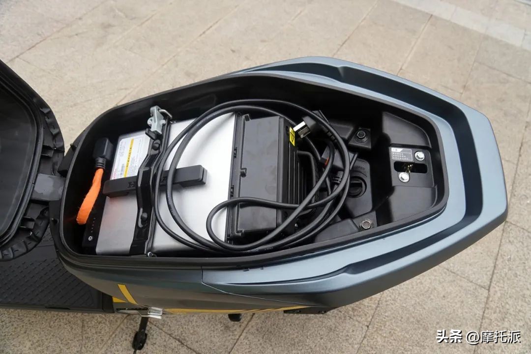 五羊本田u-gogt版电摩,五羊本田u-go电摩和电轻摩区别