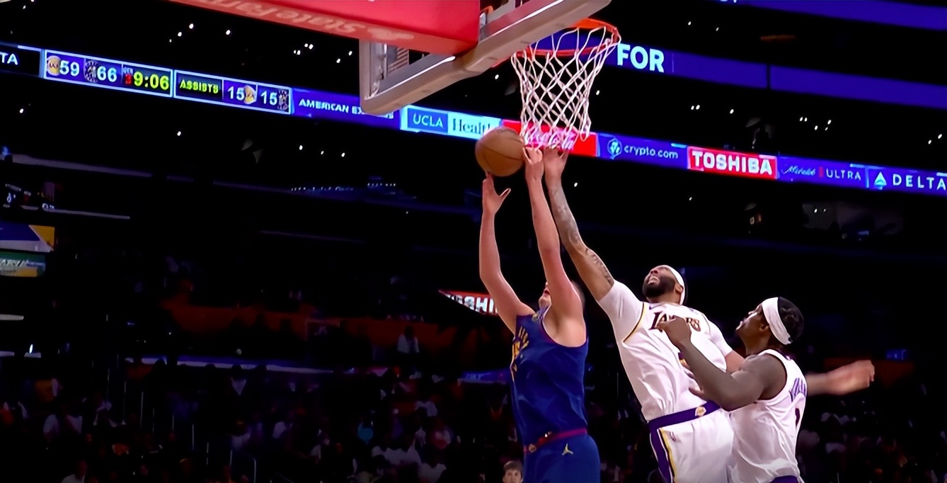 裁判承认误判曼联,施罗德两次技术犯规