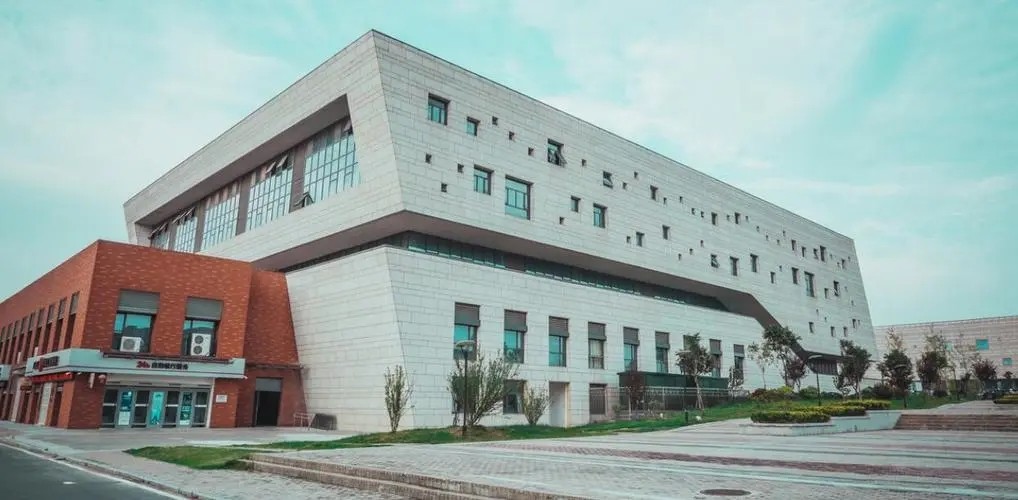 高考569分，哈尔滨理工、长春理工、长沙理工这3所大学，如何选？