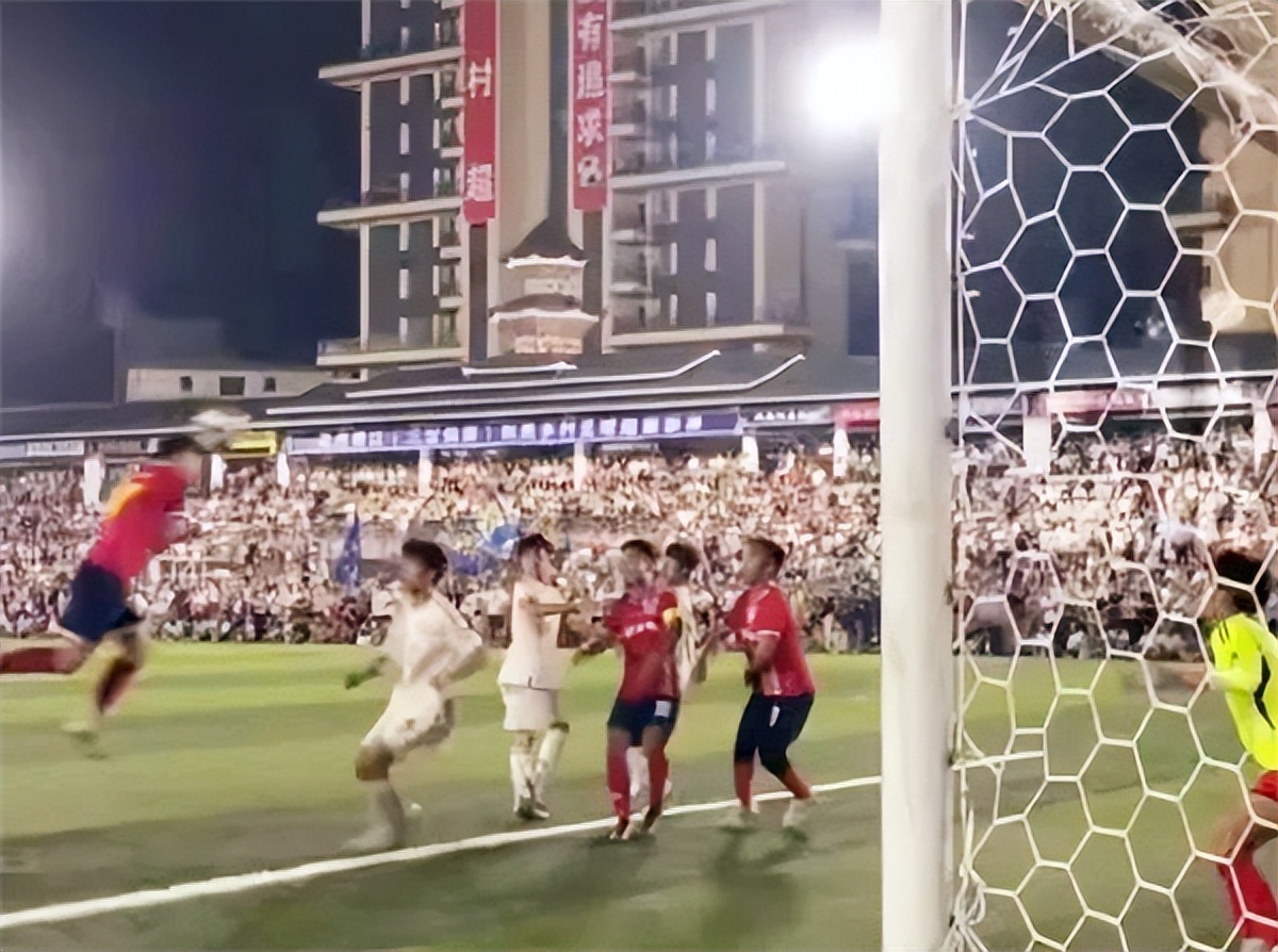 贵州村超联赛双方打架,直击贵州“村超”足球之夜