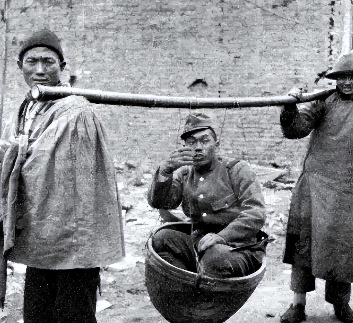 侵华日军残酷*行暴**，女子为活命脱下衣服让日本人拍摄，*辱侮**至死3