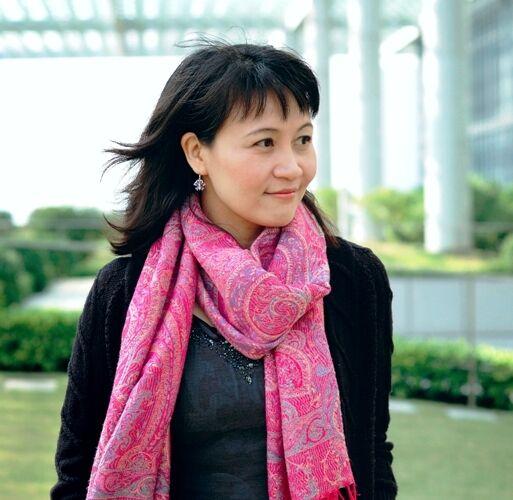 邱静的《今夜情为证》曾是无数打工一族的心灵鸡汤，她近况如何？