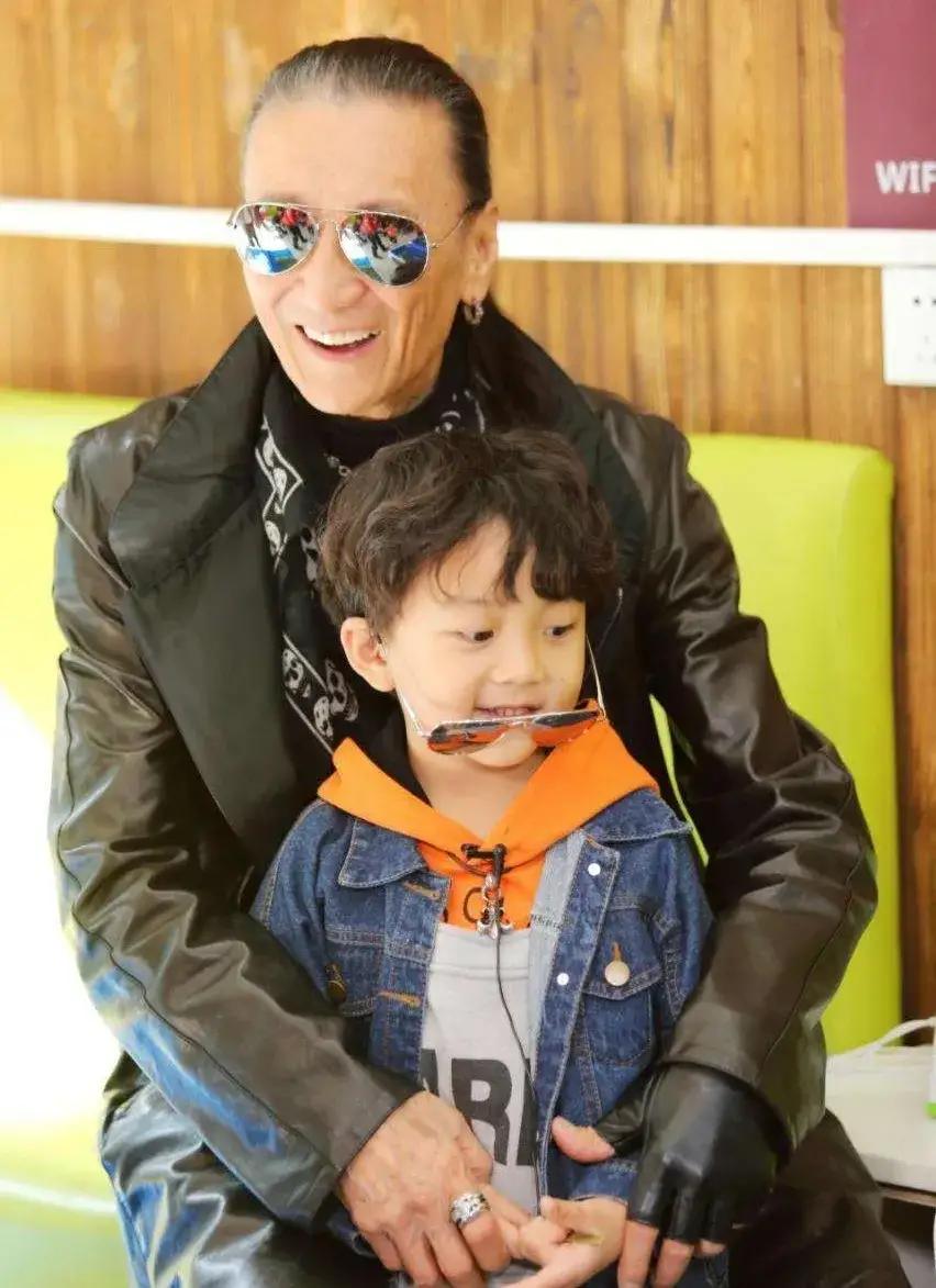 谢贤李小龙谁大,谢贤成龙