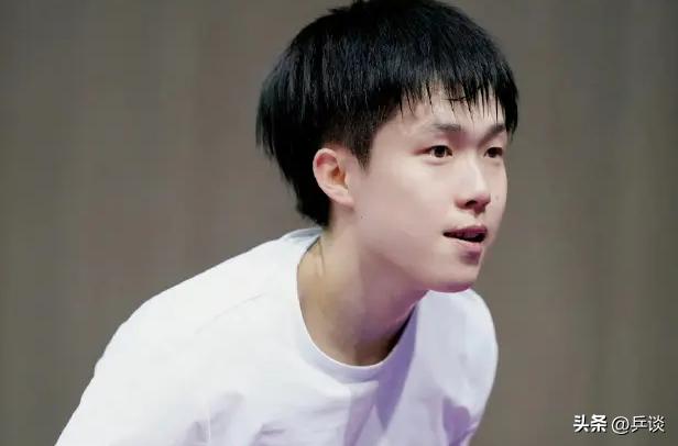 张本智和击败樊振东王楚钦林高远,2021年王楚钦对战林高远决赛