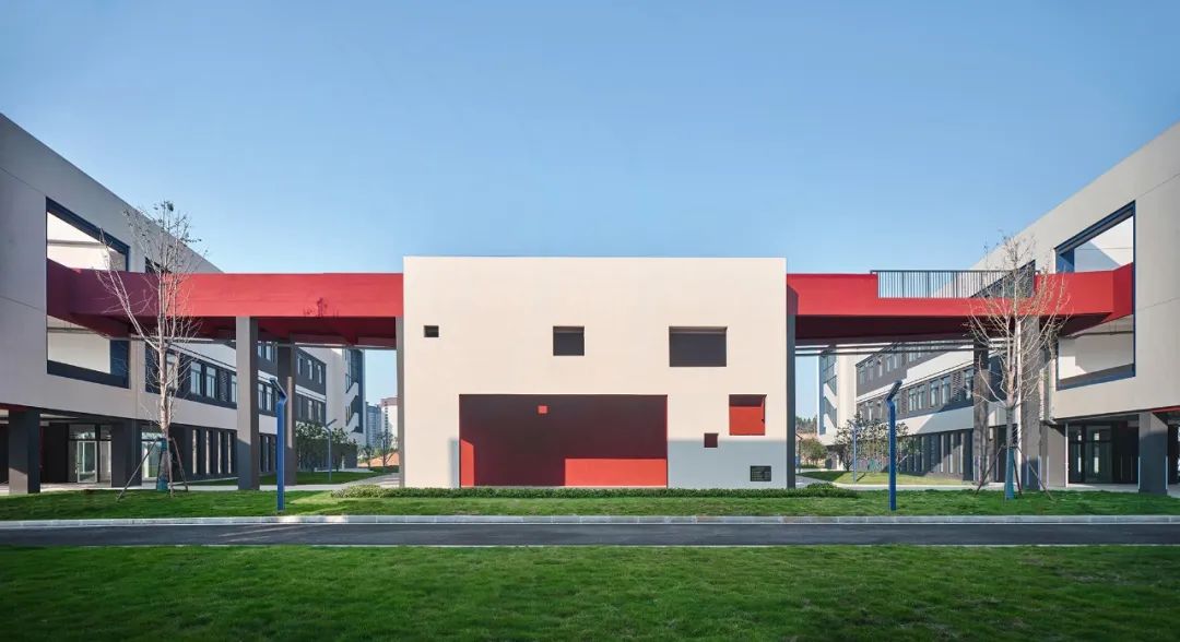 九年一贯制学校设计,阶梯式学校效果图