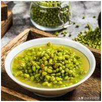 头发太少不建议留太长容易掉发,如何防止掉发让头发更浓密有光泽