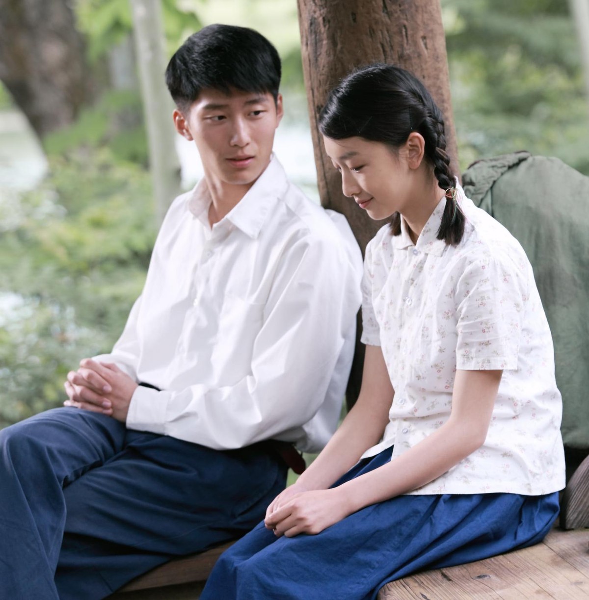 周冬雨退出演艺圈了吗,周冬雨当初没签约张艺谋吗