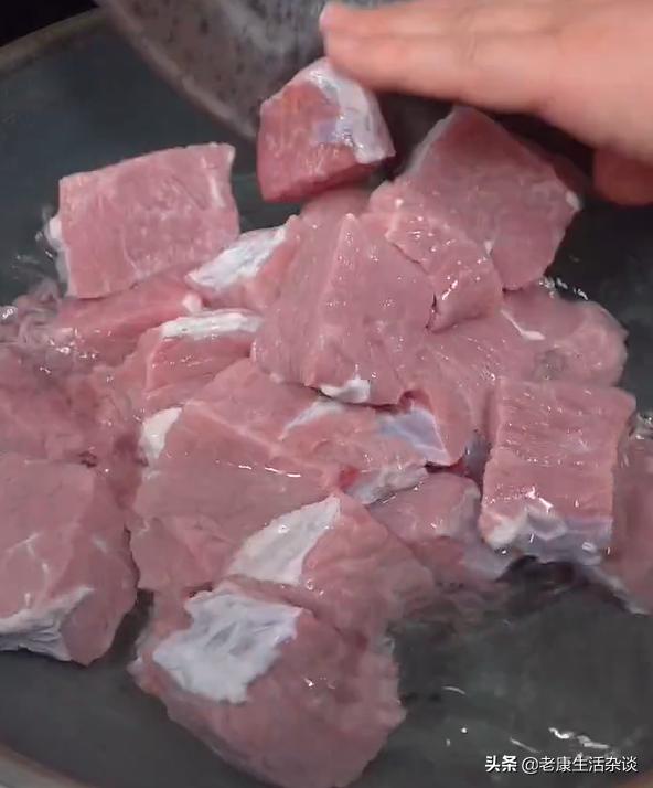 萝卜炖牛肉怎么做才软烂,萝卜炖牛肉软烂无比的秘诀