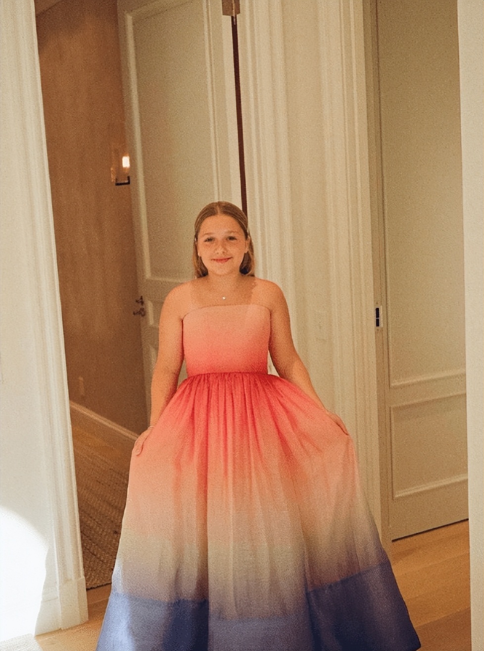 贝克汉姆小七抱女儿,贝克汉姆小七为哥哥庆生