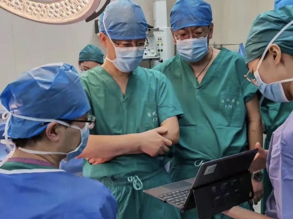 脑内植入ai芯片,脑中植入芯片治疗抑郁症